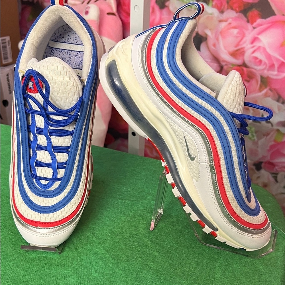 NIKE Men's White and Blue Athletic Sneakers $75 - Picture 2 of 9